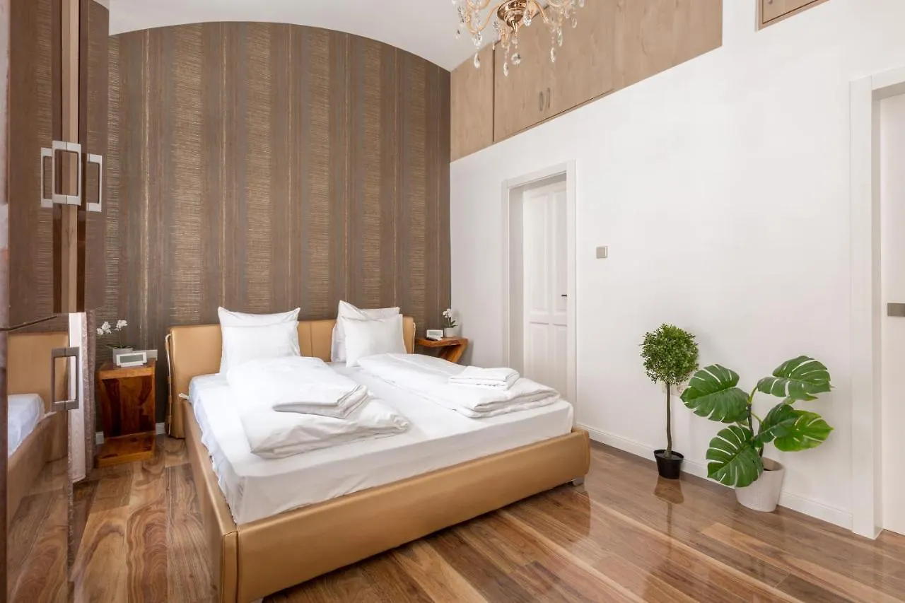 Luxury Dream Home At The Basilica 3Br/2Bath Budapest