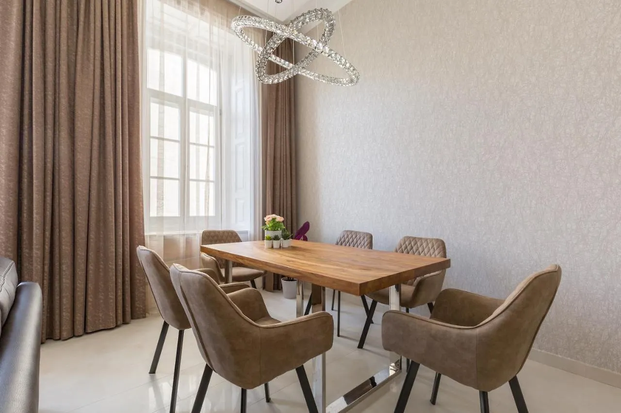 Luxury Dream Home At The Basilica 3Br/2Bath Budapest Apartment