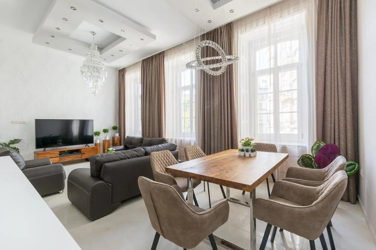 Luxury Dream Home At The Basilica 3Br/2Bath Budapest