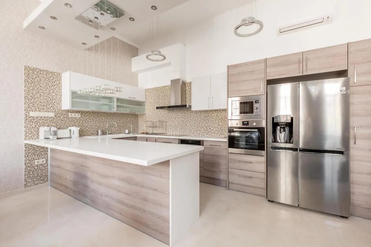 Luxury Dream Home At The Basilica 3Br/2Bath Budapest
