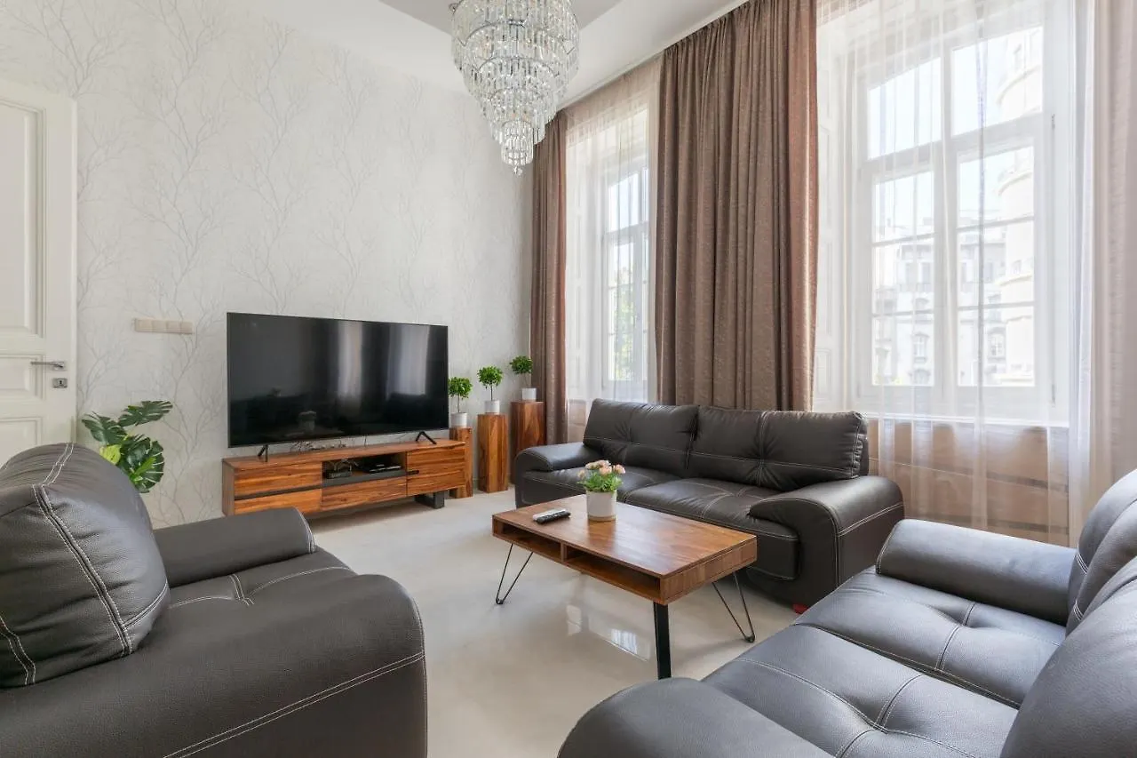 Apartment Luxury Dream Home At The Basilica 3Br/2Bath Budapest
